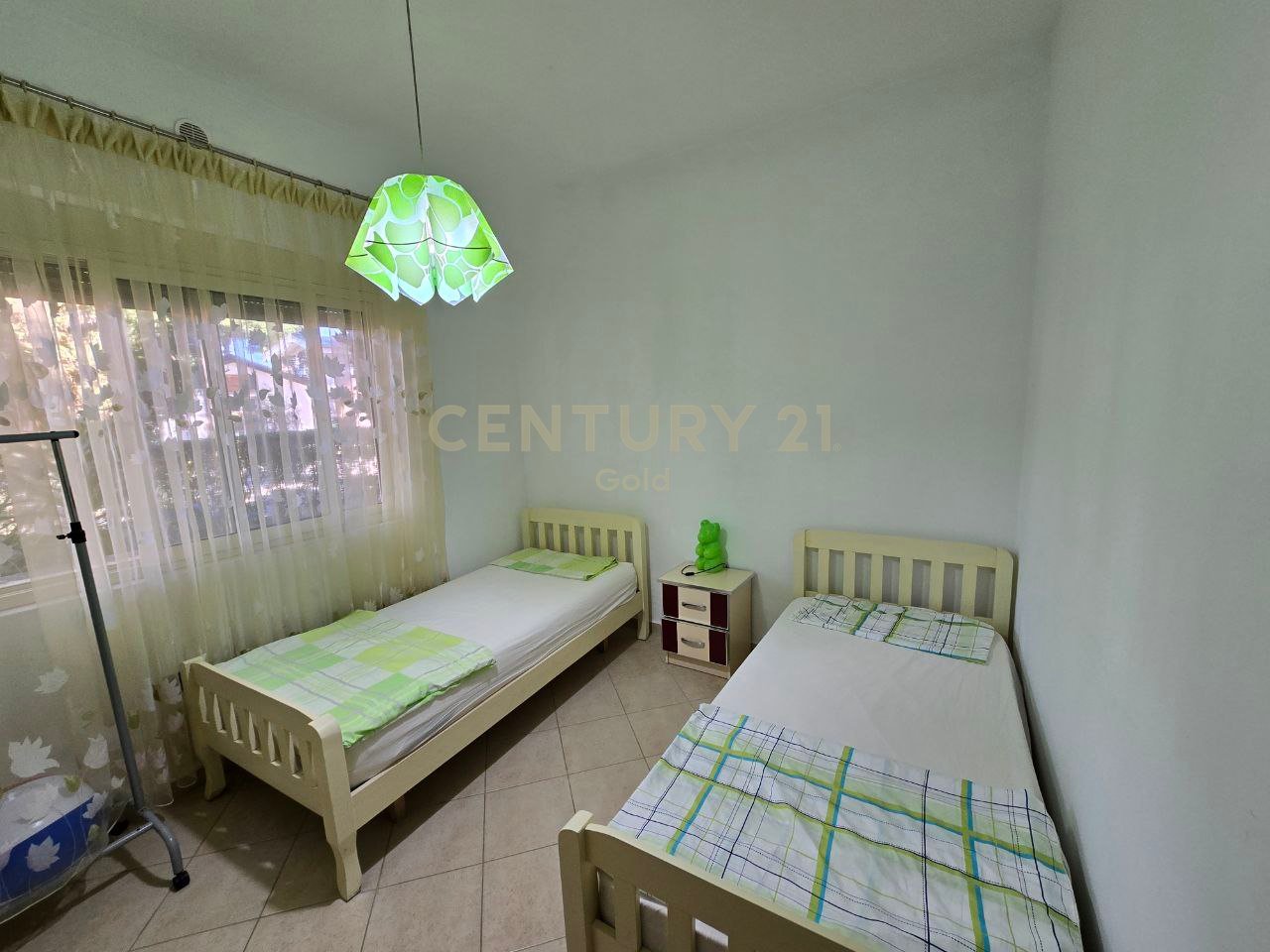 APARTAMENT 2+1 ME OBORR PER SHITJE TEK LURA 1