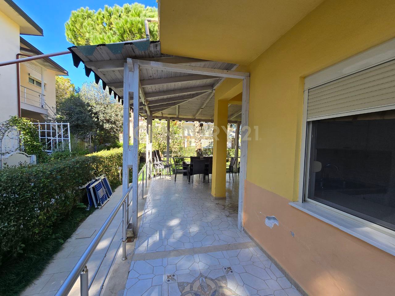 APARTAMENT 2+1 ME OBORR PER SHITJE TEK LURA 1