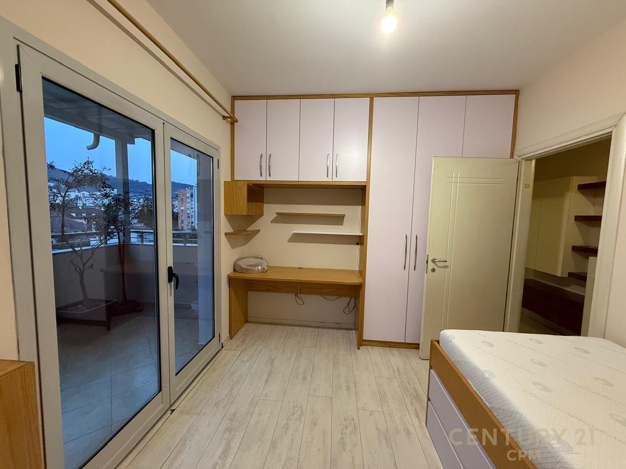 NE KOMUNEN E PARISIT JEPET APARTAMENT 2+1 PER QIRA