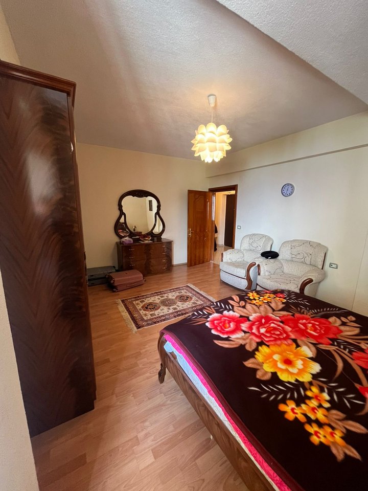 APARTAMENT 2+1 PËR SHITJE NË POGRADEC – PRANË STADIUMIT, ME PAMJE NGA LIQENI DHE KALAJA !!