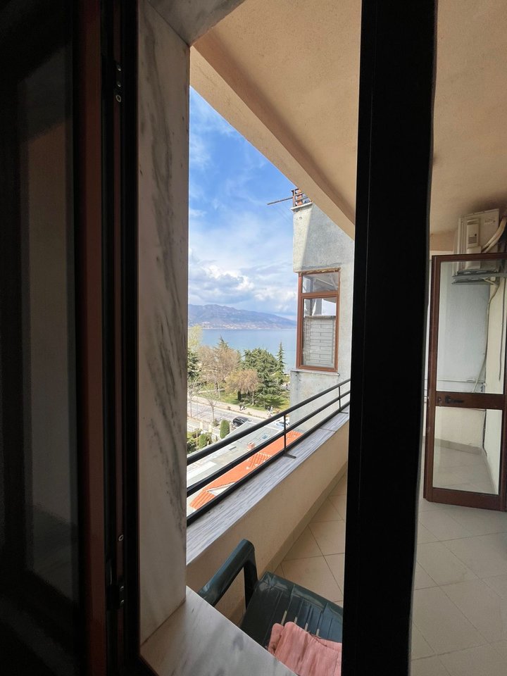 APARTAMENT 2+1 PËR SHITJE NË POGRADEC – PRANË STADIUMIT, ME PAMJE NGA LIQENI DHE KALAJA !!