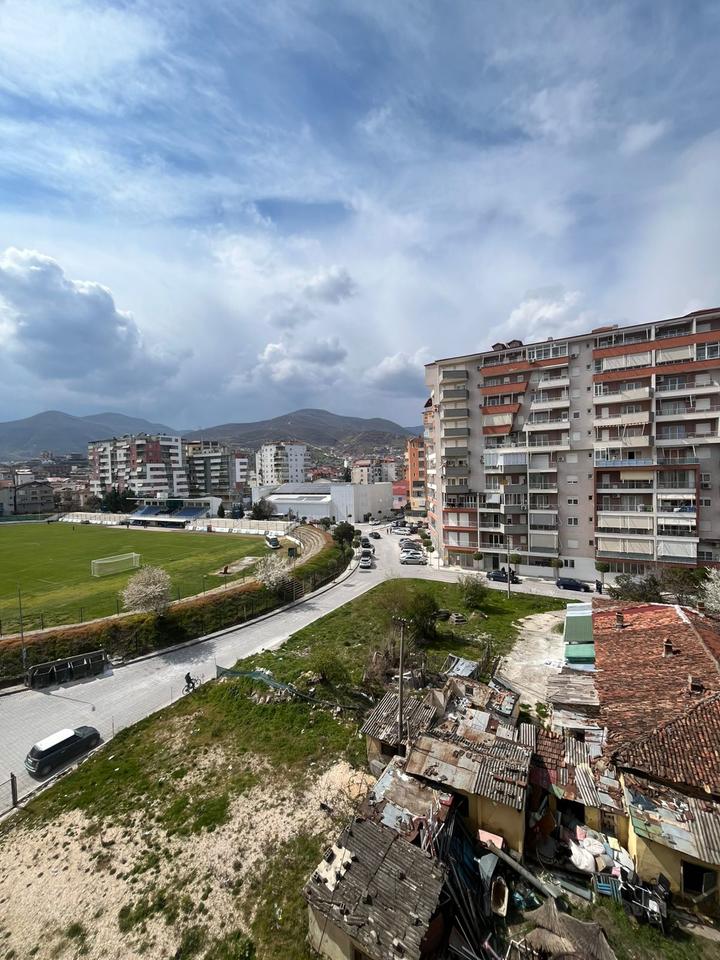 APARTAMENT 2+1 PËR SHITJE NË POGRADEC – PRANË STADIUMIT, ME PAMJE NGA LIQENI DHE KALAJA !!