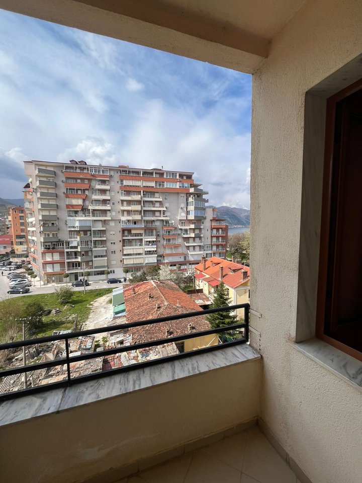 APARTAMENT 2+1 PËR SHITJE NË POGRADEC – PRANË STADIUMIT, ME PAMJE NGA LIQENI DHE KALAJA !!