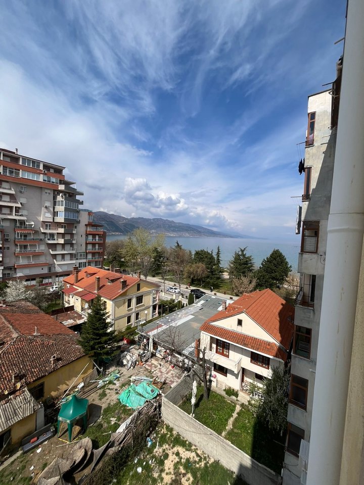 APARTAMENT 2+1 PËR SHITJE NË POGRADEC – PRANË STADIUMIT, ME PAMJE NGA LIQENI DHE KALAJA !!