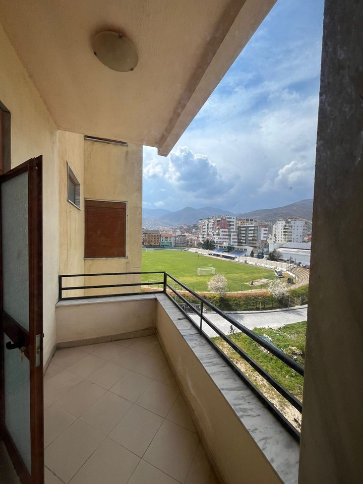 APARTAMENT 2+1 PËR SHITJE NË POGRADEC – PRANË STADIUMIT, ME PAMJE NGA LIQENI DHE KALAJA !!