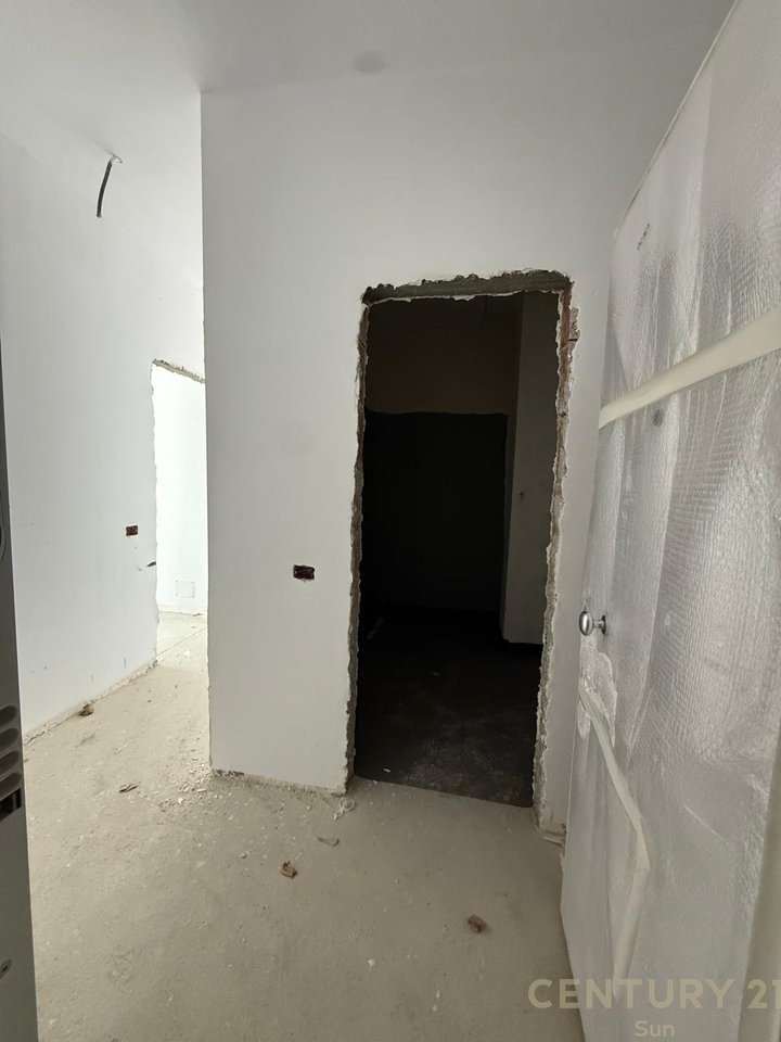 1+1 Apartment For Sale in Paris Commune, Tirana