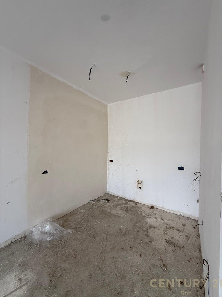 1+1 Apartment For Sale in Paris Commune, Tirana