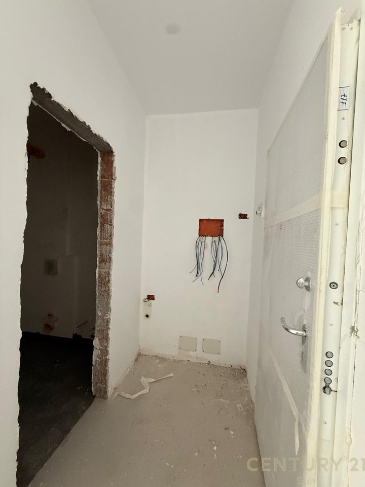 1+1 Apartment For Sale in Paris Commune, Tirana