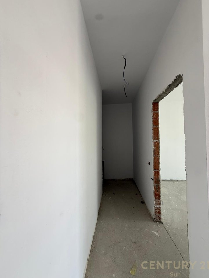 1+1 Apartment For Sale in Paris Commune, Tirana