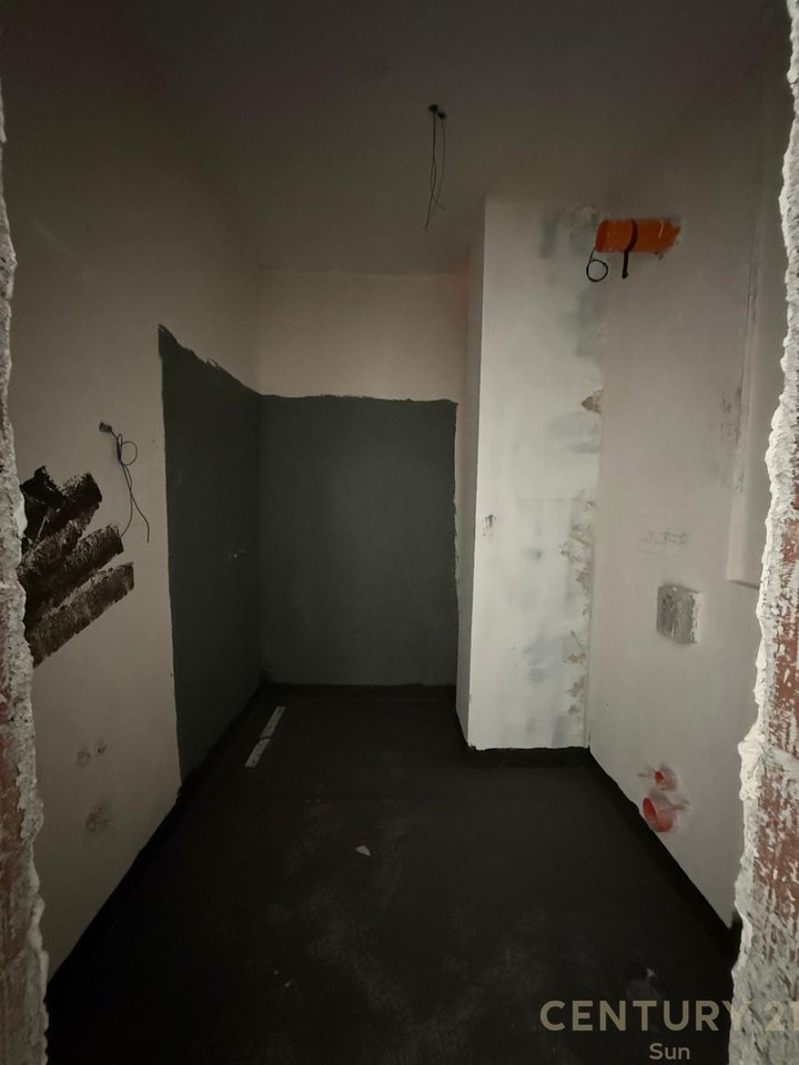 1+1 Apartment For Sale in Paris Commune, Tirana