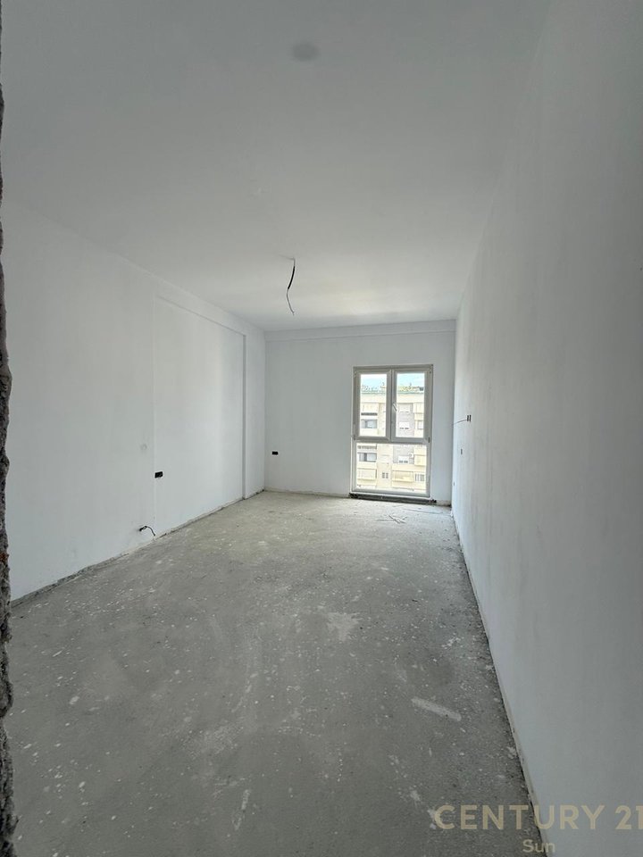 1+1 Apartment For Sale in Paris Commune, Tirana