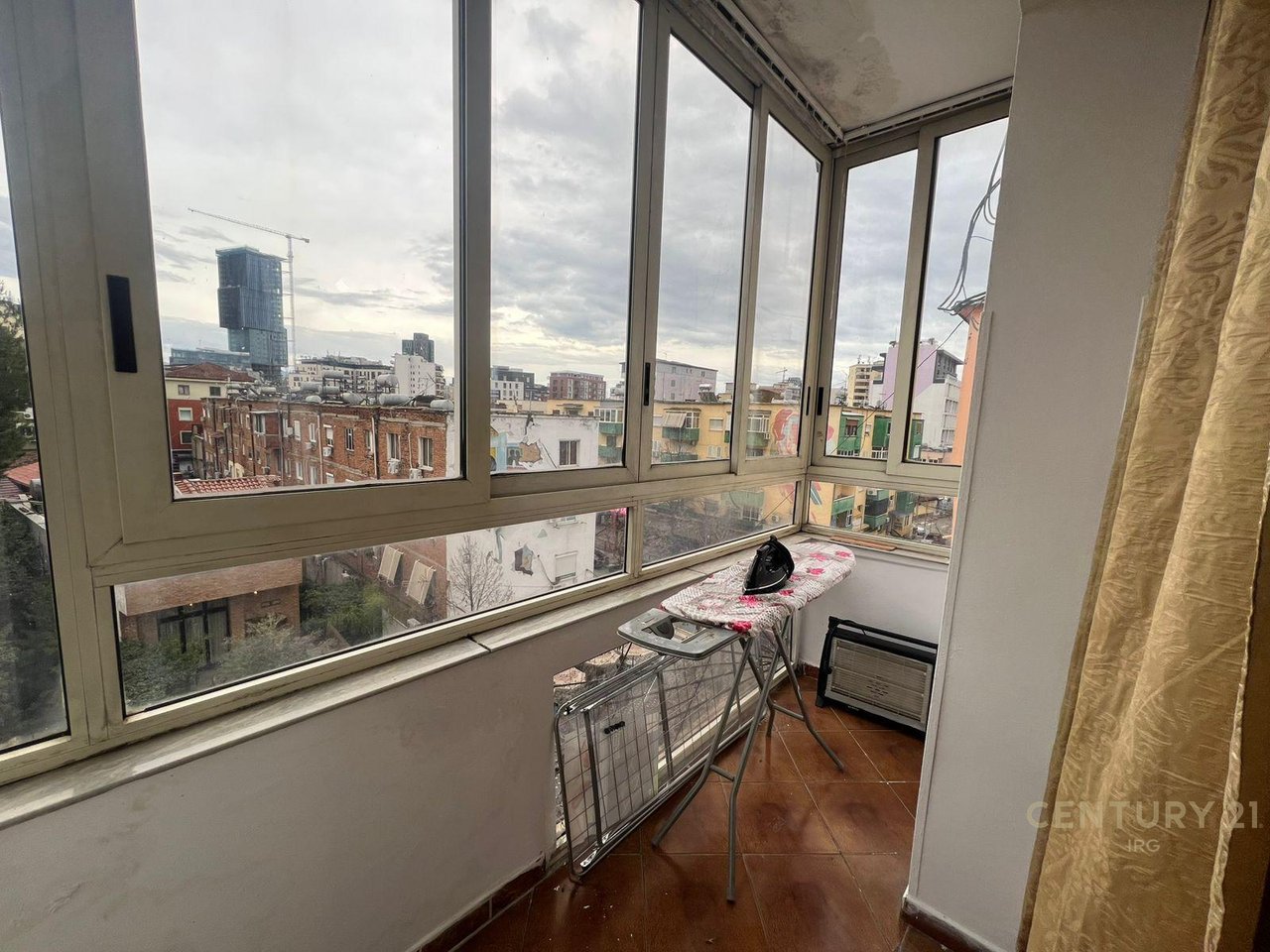 APARTAMENT 2+1 PER QERA TEK RRUGA E DURRESIT