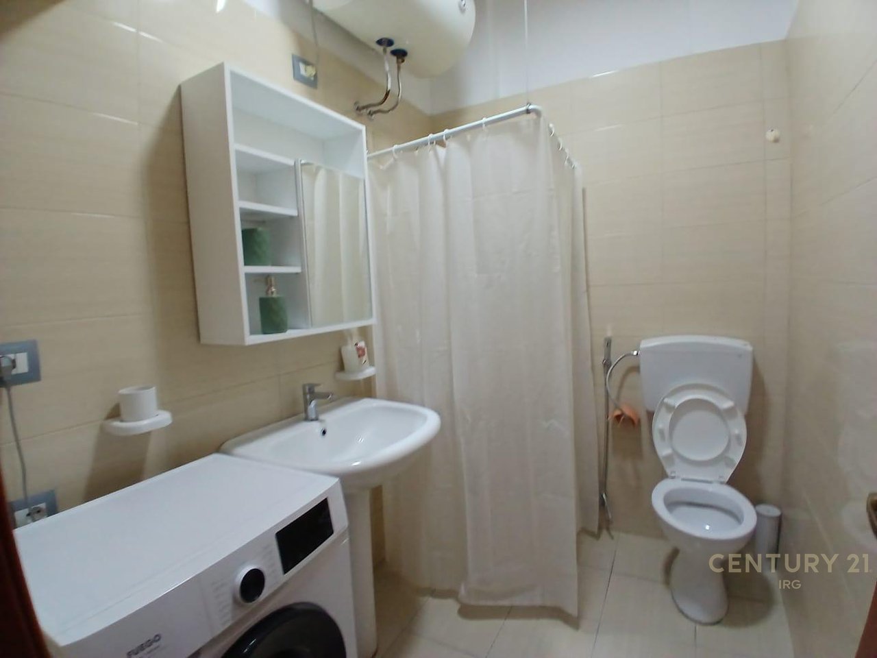 APARTAMENT 2+1 PER QERA TEK RRUGA E DURRESIT