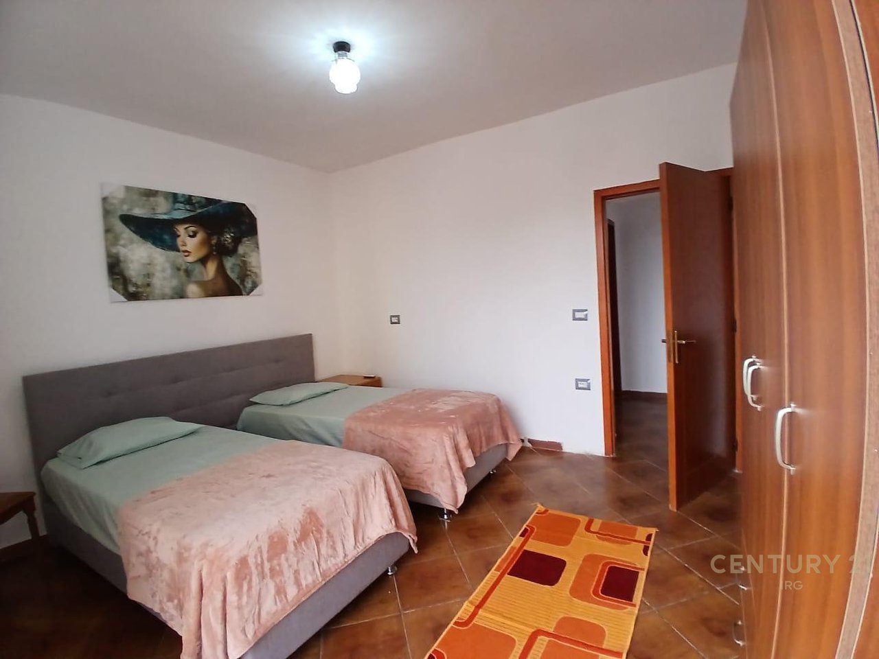 APARTAMENT 2+1 PER QERA TEK RRUGA E DURRESIT