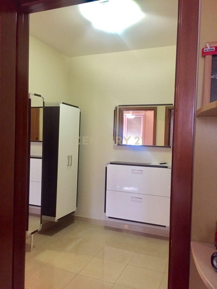 Jepet me qira apartament 1+1 tek Shallvaret!