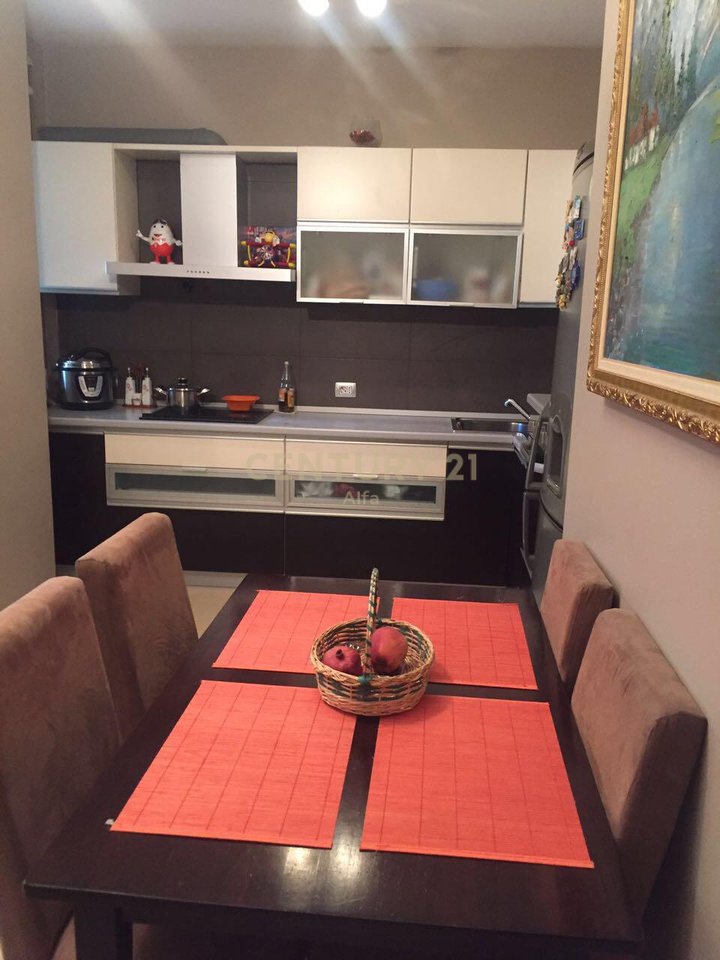 Jepet me qira apartament 1+1 tek Shallvaret!