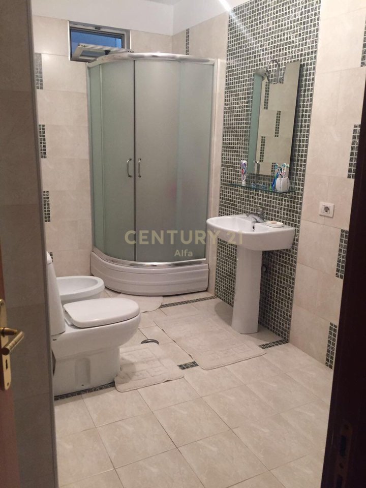 Jepet me qira apartament 1+1 tek Shallvaret!