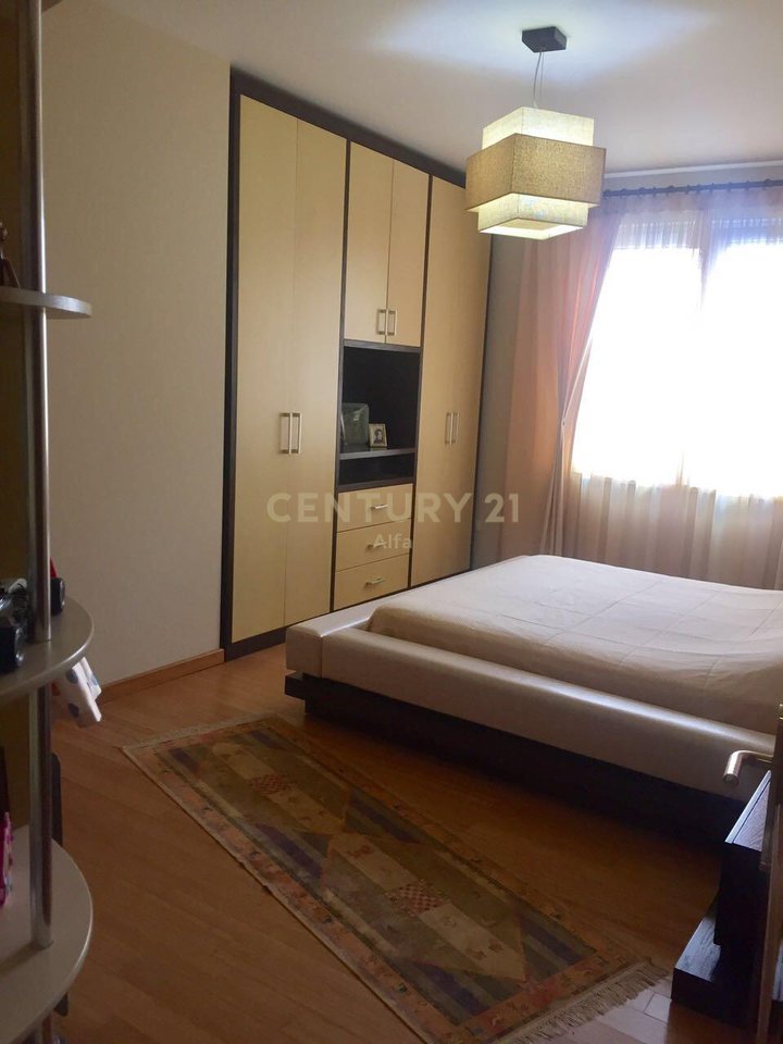 Jepet me qira apartament 1+1 tek Shallvaret!