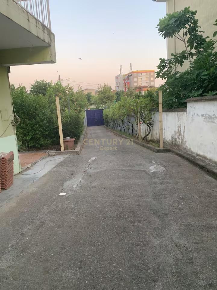 BUILDING FOR RENT 2 FLOORS + ATTIC WITH YARD NEXT TO MAIN ROAD!