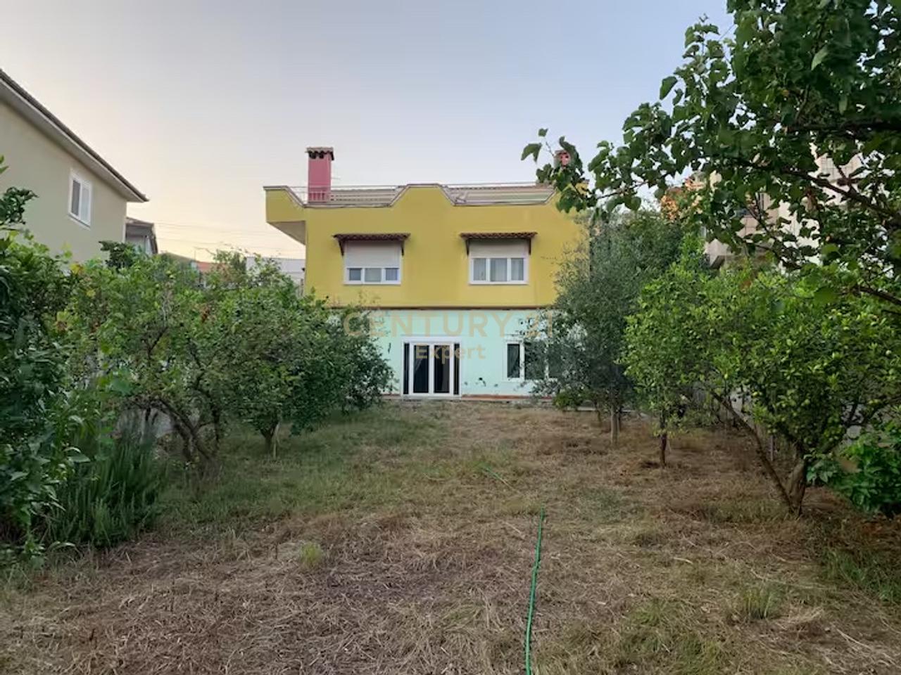 BUILDING FOR RENT 2 FLOORS + ATTIC WITH YARD NEXT TO MAIN ROAD!