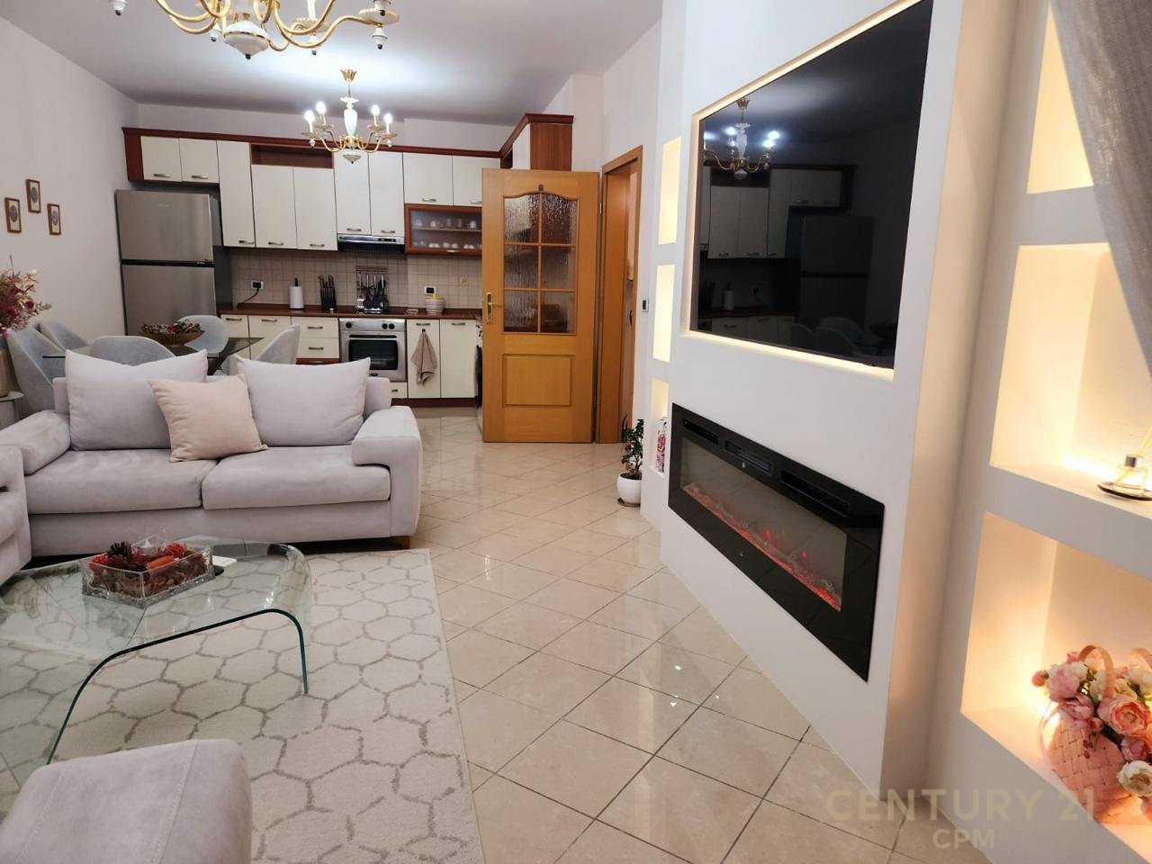 APARTAMENT 2+1+2 PER QIRA NE ZONEN E ISH BLLOKUT!