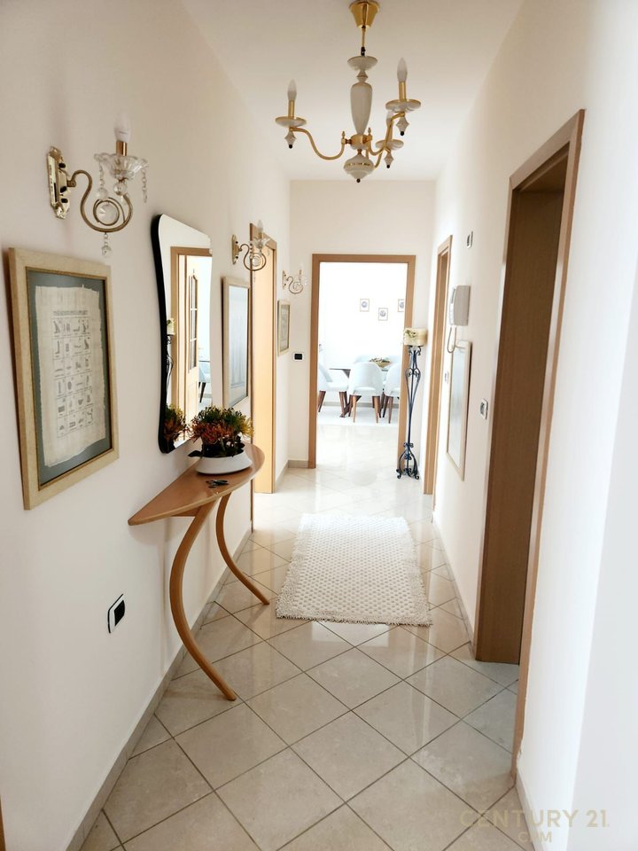 APARTAMENT 2+1+2 PER QIRA NE ZONEN E ISH BLLOKUT!