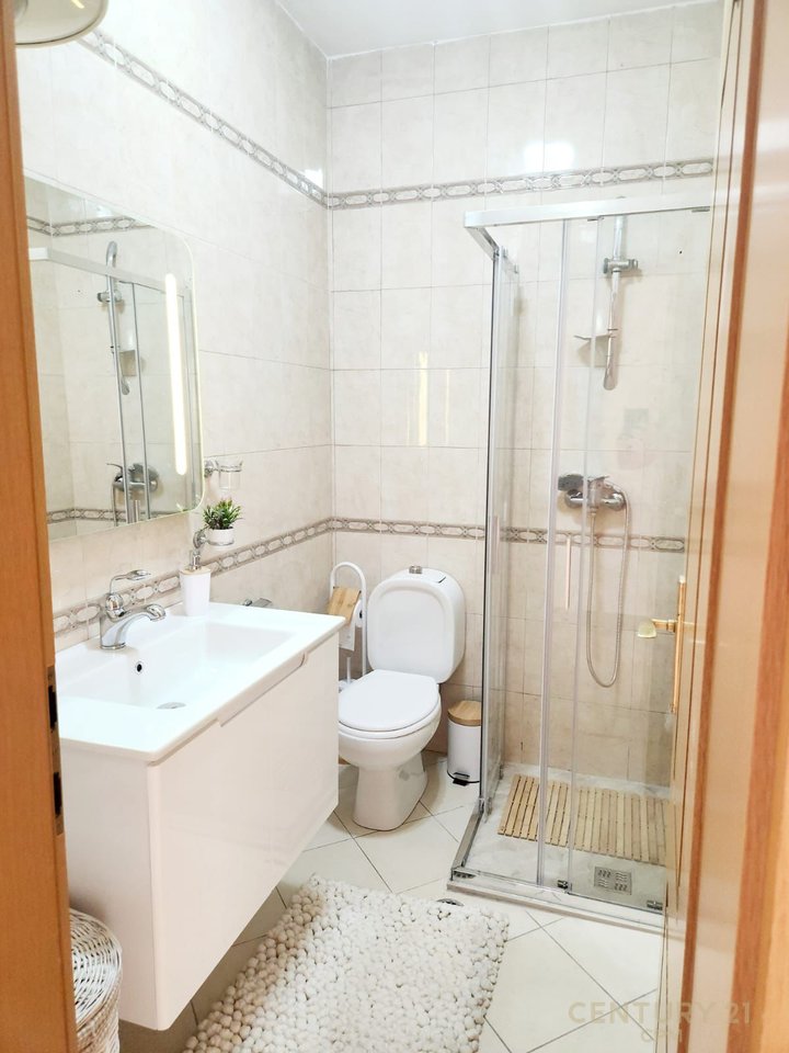 APARTAMENT 2+1+2 PER QIRA NE ZONEN E ISH BLLOKUT!