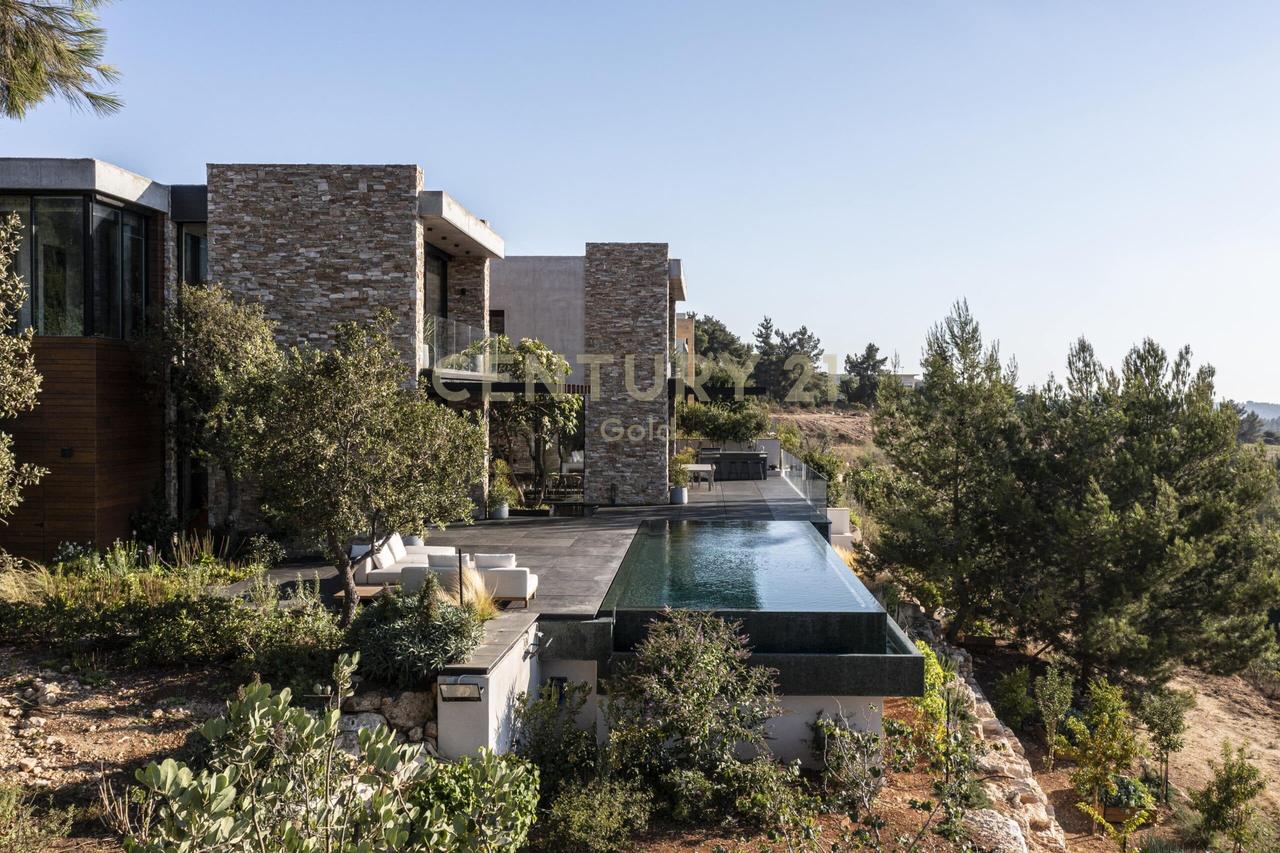 TRUALL ME LEJE NDERTIMI PER SHITJE NE SURREL.