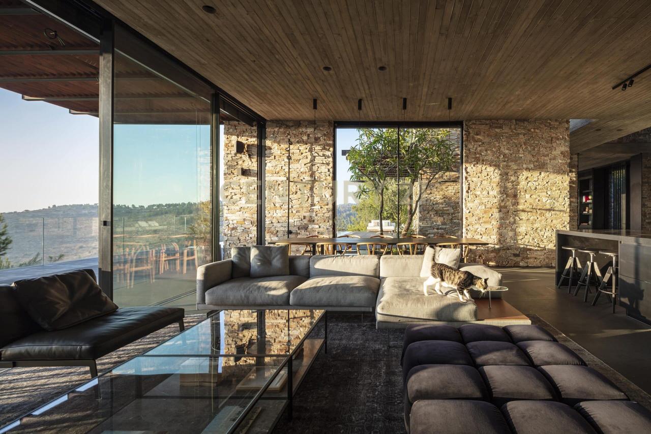 TRUALL ME LEJE NDERTIMI PER SHITJE NE SURREL.