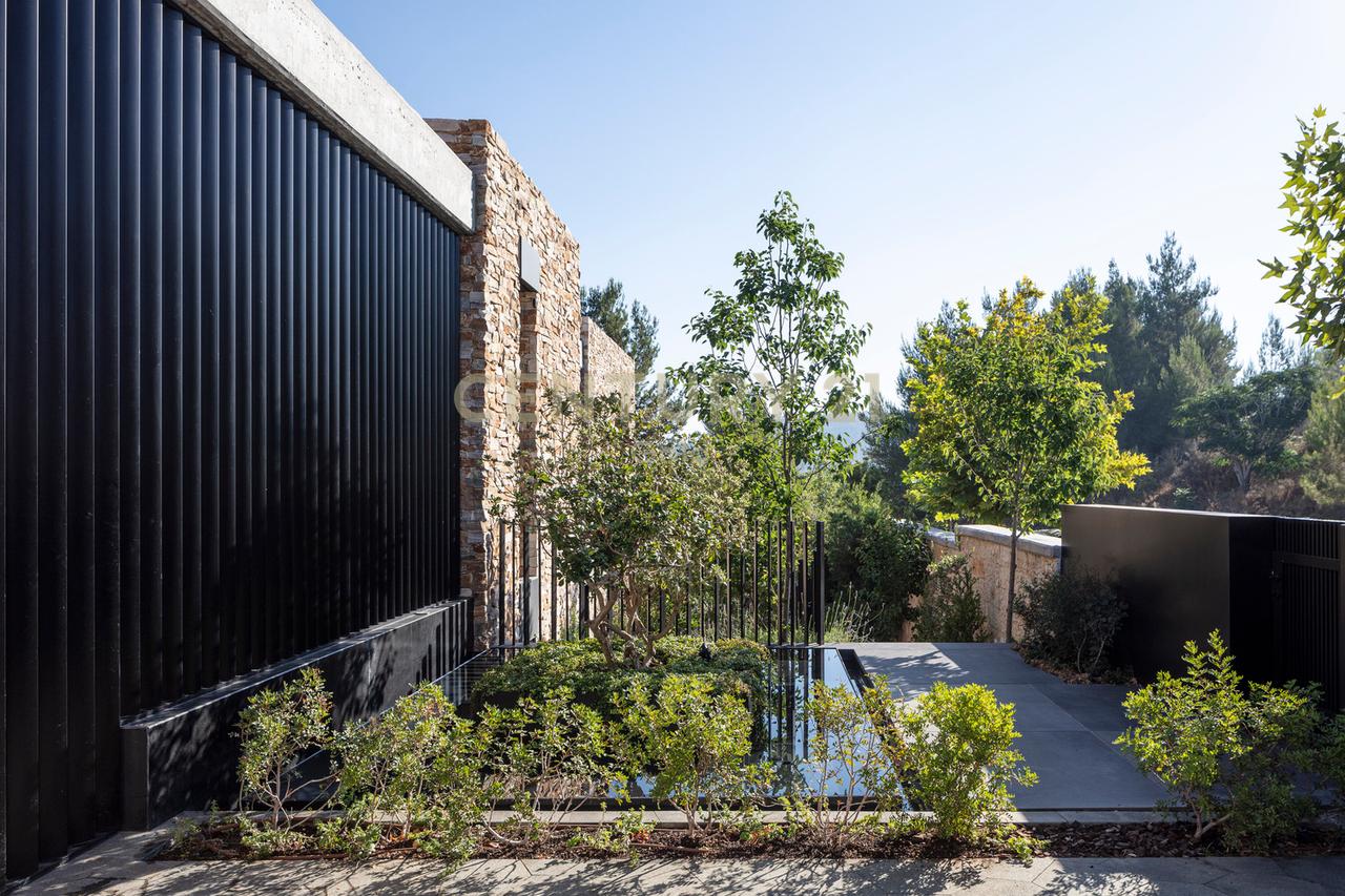 TRUALL ME LEJE NDERTIMI PER SHITJE NE SURREL.