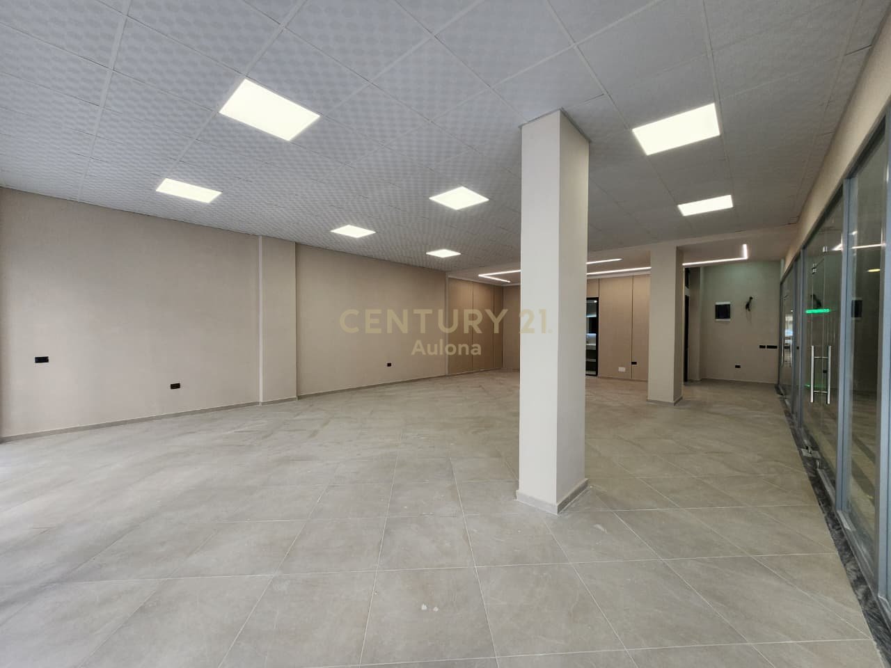 Njësi Moderne për Shitje pranë Bulevardit Kryesor, Vlorë