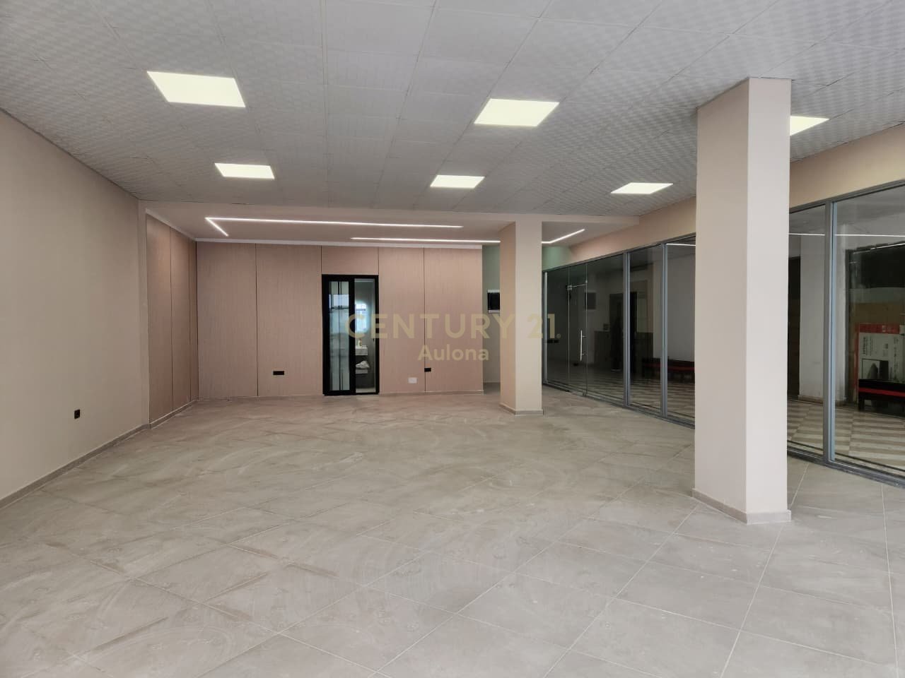 Njësi Moderne për Shitje pranë Bulevardit Kryesor, Vlorë