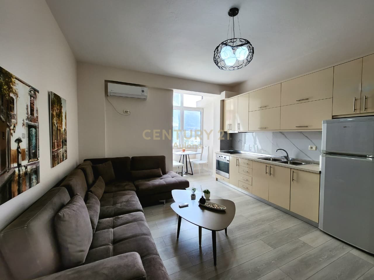 Apartament 1+1 me Pamje nga Deti në Lungomare 1, Vlorë