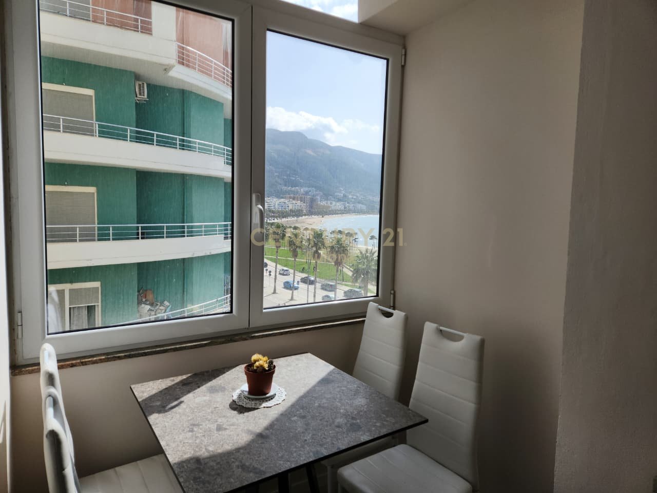 Apartament 1+1 me Pamje nga Deti në Lungomare 1, Vlorë