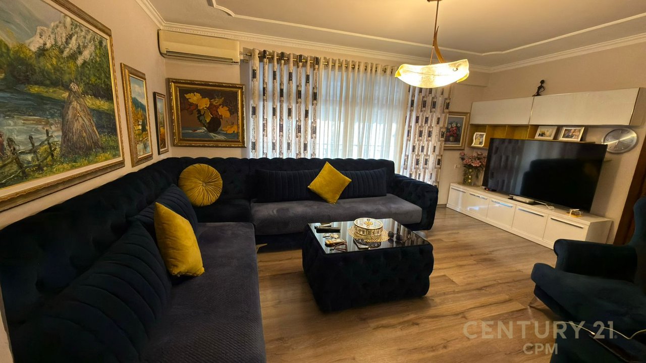 Shitet apartament 2+1+2 tek Rruga Naim Frasheri