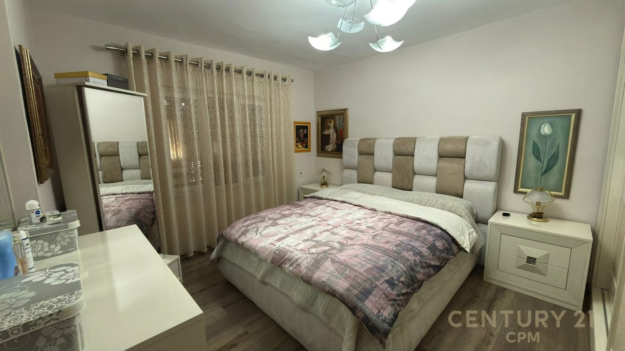 Shitet apartament 2+1+2 tek Rruga Naim Frasheri