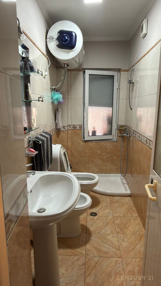 Shitet apartament 2+1+2 tek Rruga Naim Frasheri