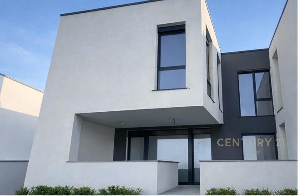 Vilë luksoze në shitje në Turquoise Marina tek Gjiri i Lalzit, Hamallaj!