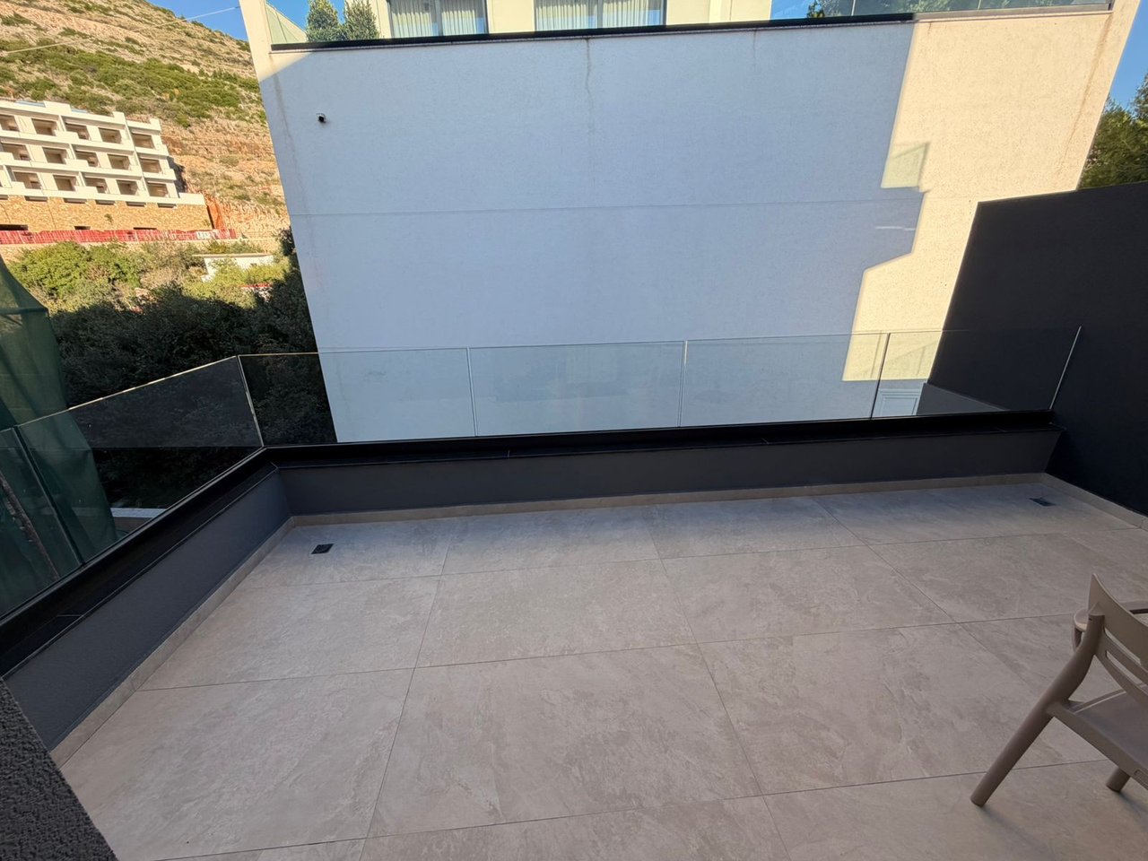 SARANDE, SHESIM VILE LUKSOZE ME PAMJE NGA DETI