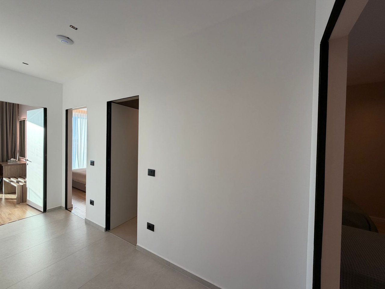 SARANDE, SHESIM VILE LUKSOZE ME PAMJE NGA DETI