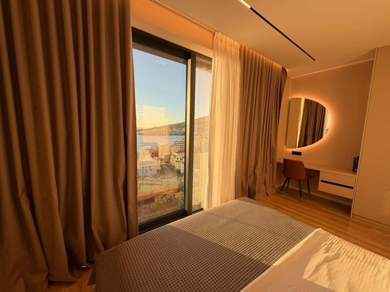 SARANDE, SHESIM VILE LUKSOZE ME PAMJE NGA DETI