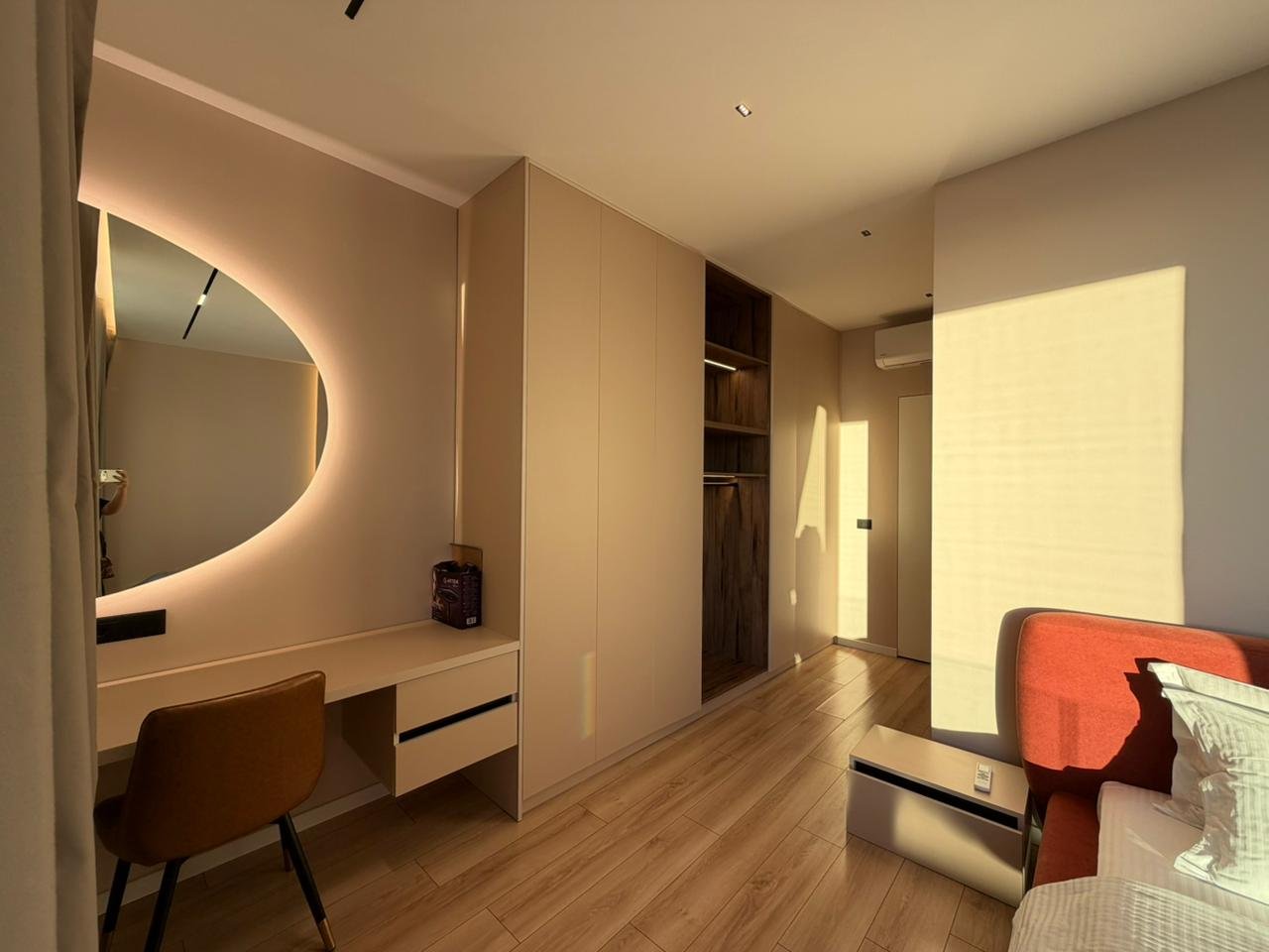 SARANDE, SHESIM VILE LUKSOZE ME PAMJE NGA DETI