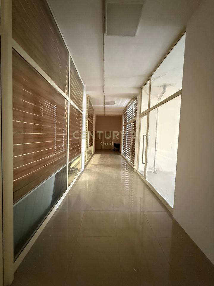 MULTIFUNCTIONAL COMMERCIAL SPACE FOR RENT NEAR CASA ITALIA!