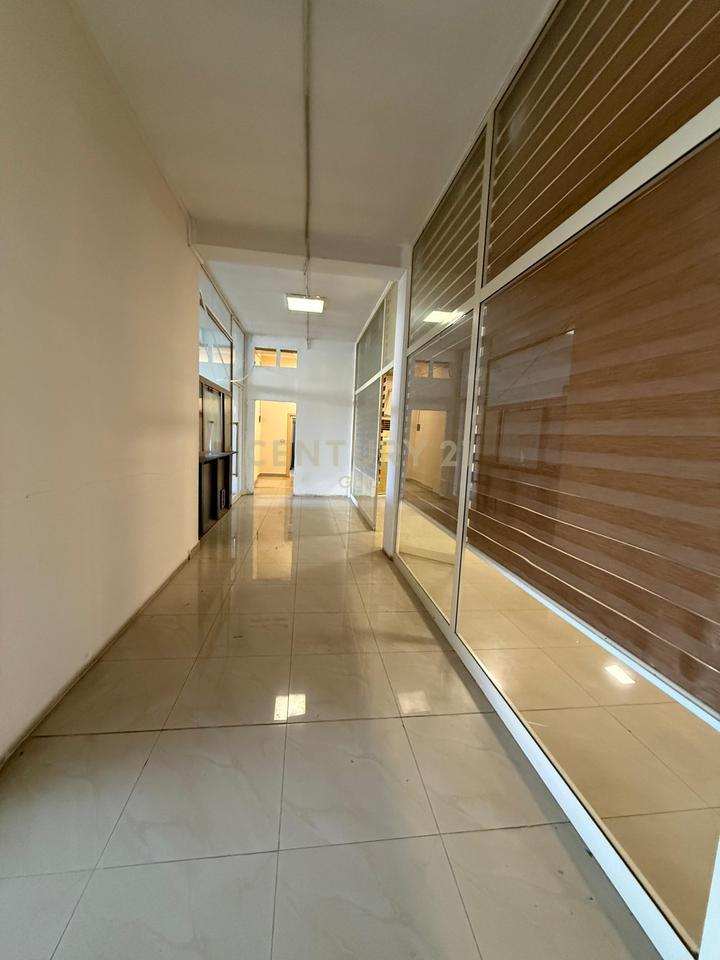 MULTIFUNCTIONAL COMMERCIAL SPACE FOR RENT NEAR CASA ITALIA!