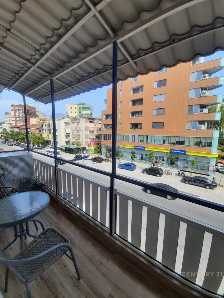 SHITEN 2 GARSONIERE TEK STADIUMI DINAMO!