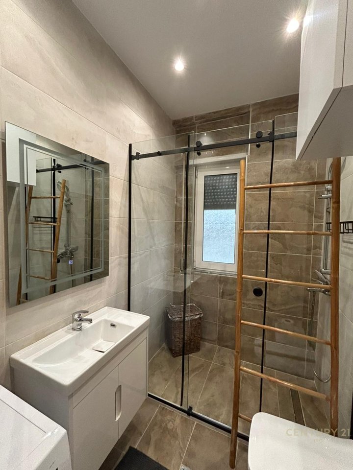 1+1 ME QERA TE KOMUNA E PARISIT.