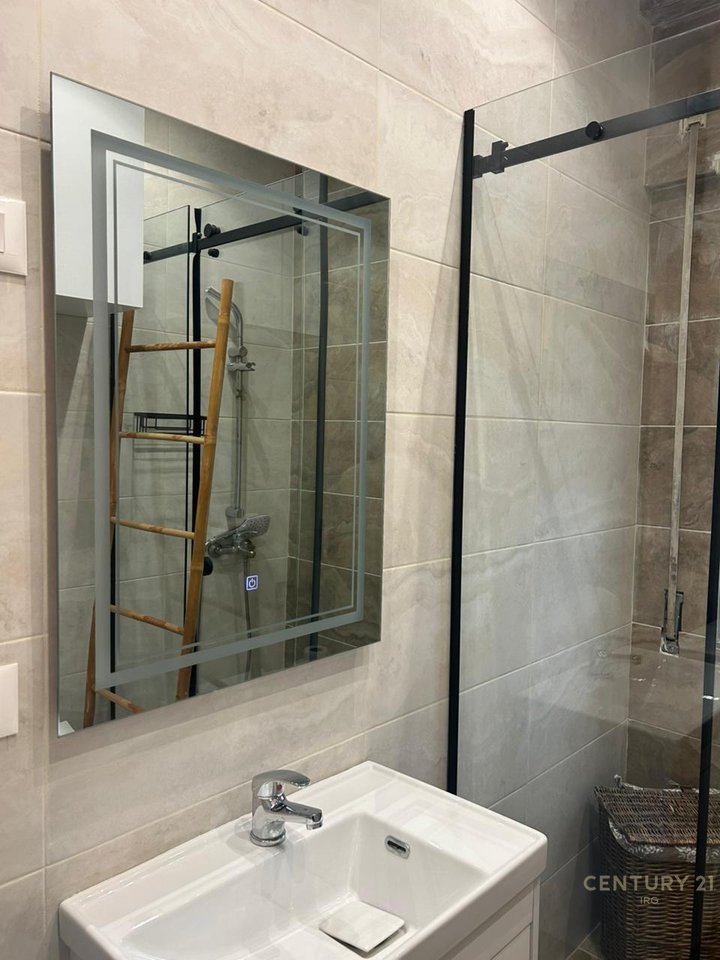 1+1 ME QERA TE KOMUNA E PARISIT.