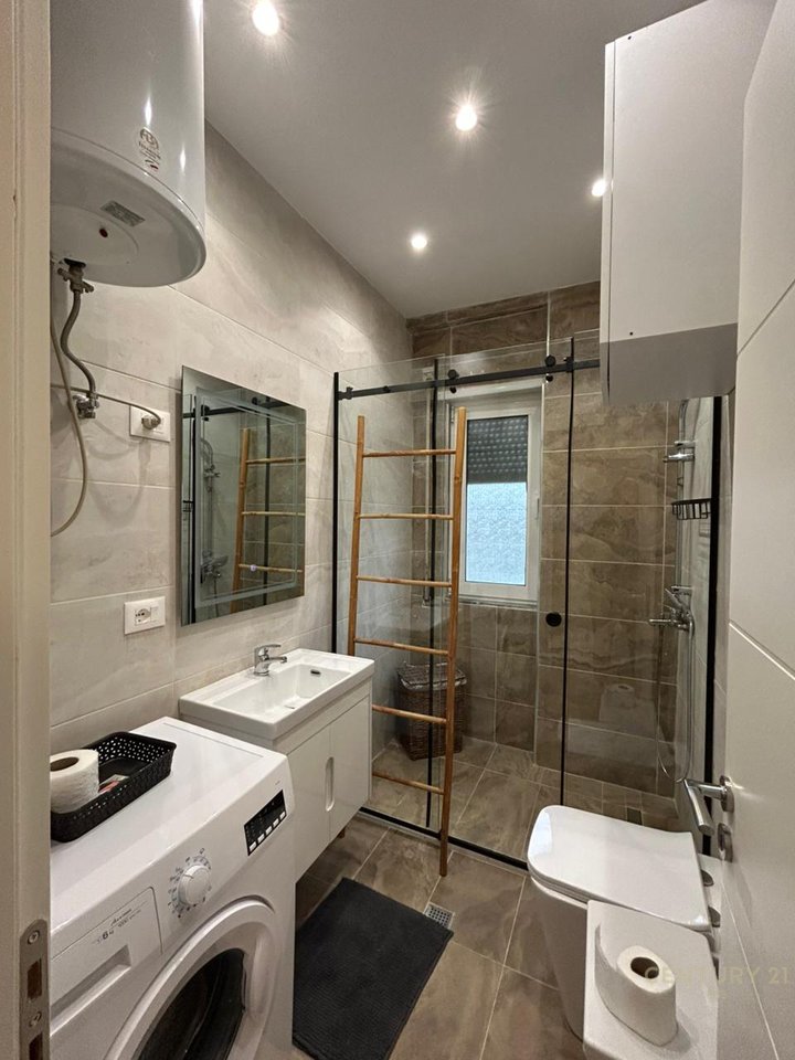 1+1 ME QERA TE KOMUNA E PARISIT.