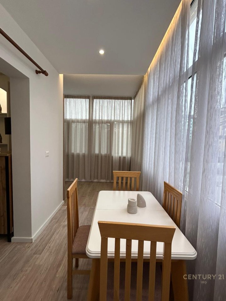 1+1 ME QERA TE KOMUNA E PARISIT.