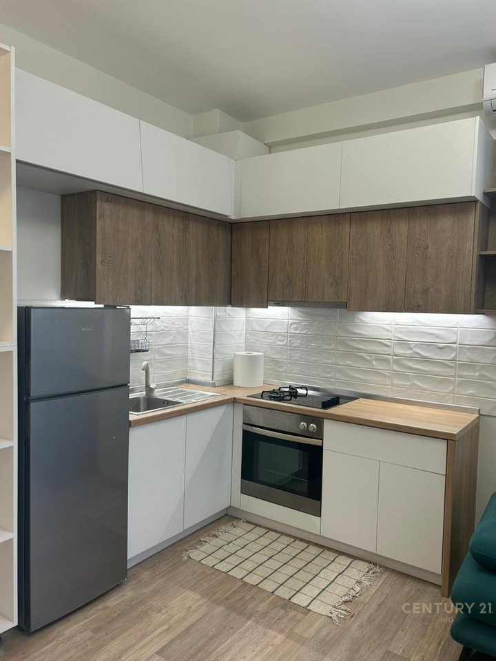 1+1 ME QERA TE KOMUNA E PARISIT.